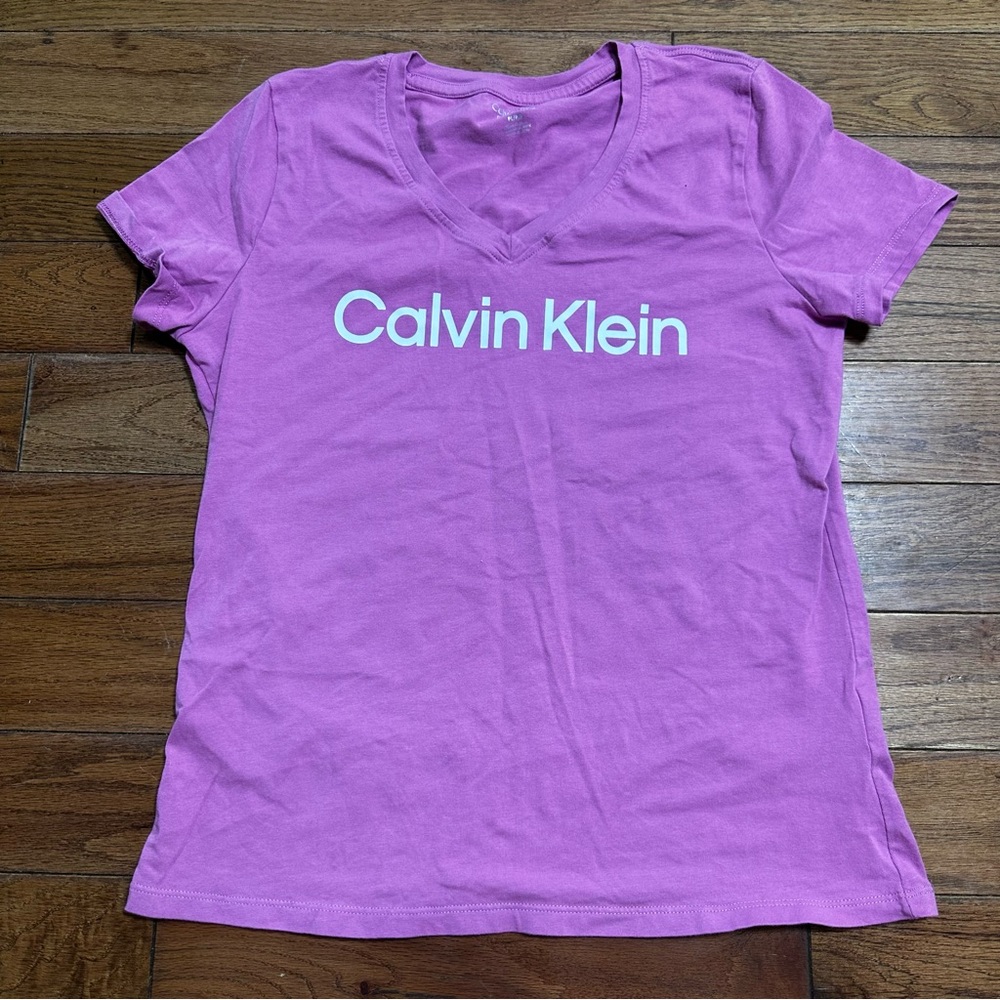 Calvin Klein Women's Pink V-Neck Tee